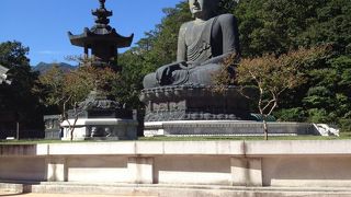 大きな大仏が存在感あり