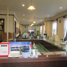 １階レストランは閉店後…残念です