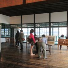 「涼所」…かつては目の前の海を眺める場所だったと思われます