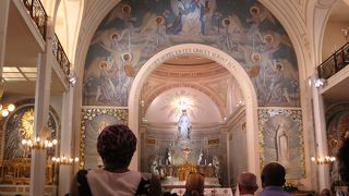 こんな教会みたことがない！！