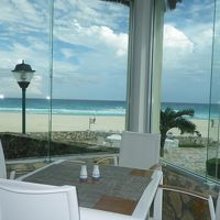 海を眺めながらシーフードをいただける「La Concha」