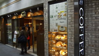 新宿西口構内の喫茶店