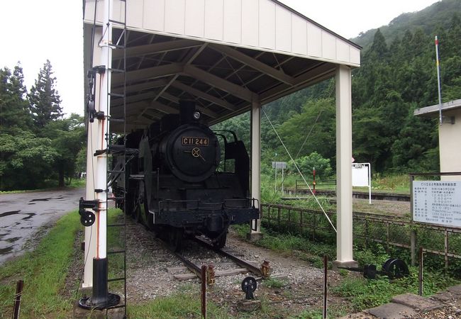 蒸気機関車が展示されている