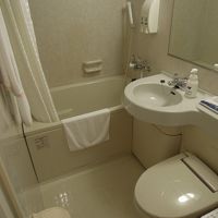 やや狭いが一人利用では問題ない