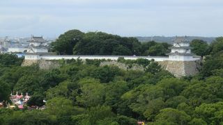 二基の隅櫓がシンボルの明石城