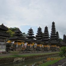 立ち並ぶメルが圧巻です。