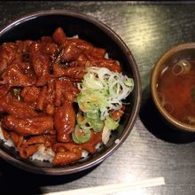 名古屋名物・・・どて丼