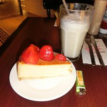 運ばれてきたときはカップギリギリまで泡が入ってました。