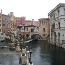ベニスを思わせる町並み