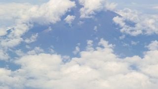 空からの富士山は本当に運次第です。