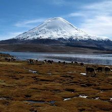 チュンガラ湖とパリナコタ山