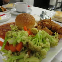 この他にコーヒー、フルーツ数種が付きます