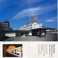 ホテルのパンフレットの見開きページの写真。撮影時間なし。