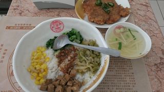 量もたっぷり、台湾式トンカツ