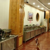 朝食会場はメニュー豊富