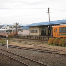 昔の懐かしい車両も見える。