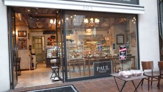 おしゃれなパン屋さん