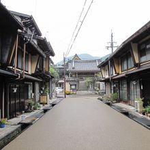 郡上八幡の通りを見通す