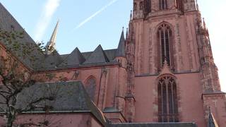 手前の建物が工事中だったのが残念。。