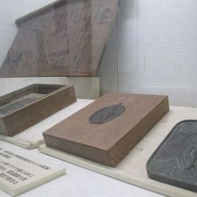 キリシタン禁制の高札と踏絵