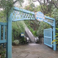 ここからは「グラバー園」へのエスカレーターを利用できます