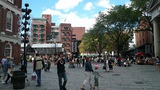 にぎやかで趣あるエリア