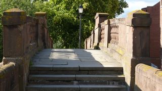 チェスターの歴史を思いつつ街並みを眺めながらの城壁散策