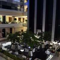 夜になるとウードの生演奏が雰囲気を掻き立てます。