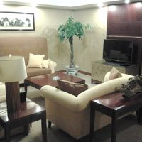 スイートのリビングルーム