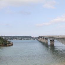 「屋我地島」側からの大橋の全景です。