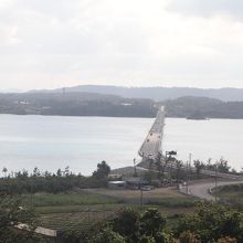 「古宇利島」からの全景です〜気持ちの良い一直線。