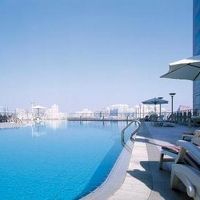 屋外プールを自由使えます。