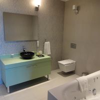 最新式の機器で揃えられたバスルーム