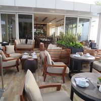 朝食を食べたテラス席