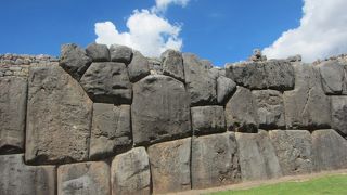 巨大石の遺跡でのんびり
