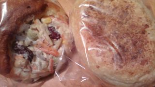 不思議な不思議なパン屋さん。