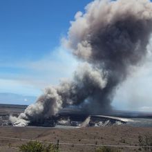 ハレマウマウ火口の噴煙