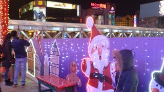 日本のブランドもあり、梅田のルクアのようなもの。