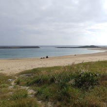 すぐそばの比川浜