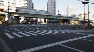 東横堀川のもっとも北側にある橋