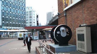 新橋駅そばの明治の名曲が思い出される碑