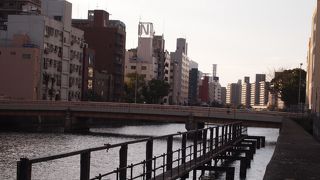 浮庭橋のすぐ西側にかかる橋