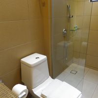 シャワーのお湯を使う時は部屋でスイッチを押すこと