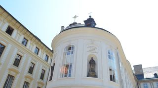 プラハ城の聖十字架教会