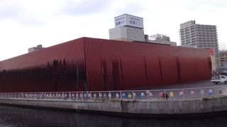 迫力ある大型ねぶたを間近に見られる。