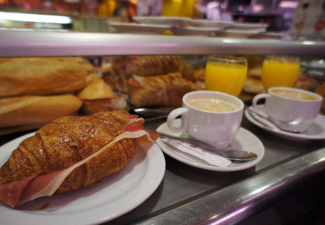 ムセオ デル ハモン (マヨール通り店) Museo del Jamon (Calle Mayor)