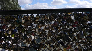 パリで初めての金属製の橋