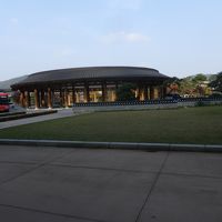 ホテルの玄関前風景