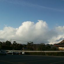広々とした無料駐車場（花園会館横）