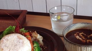 カフェ シロイロ